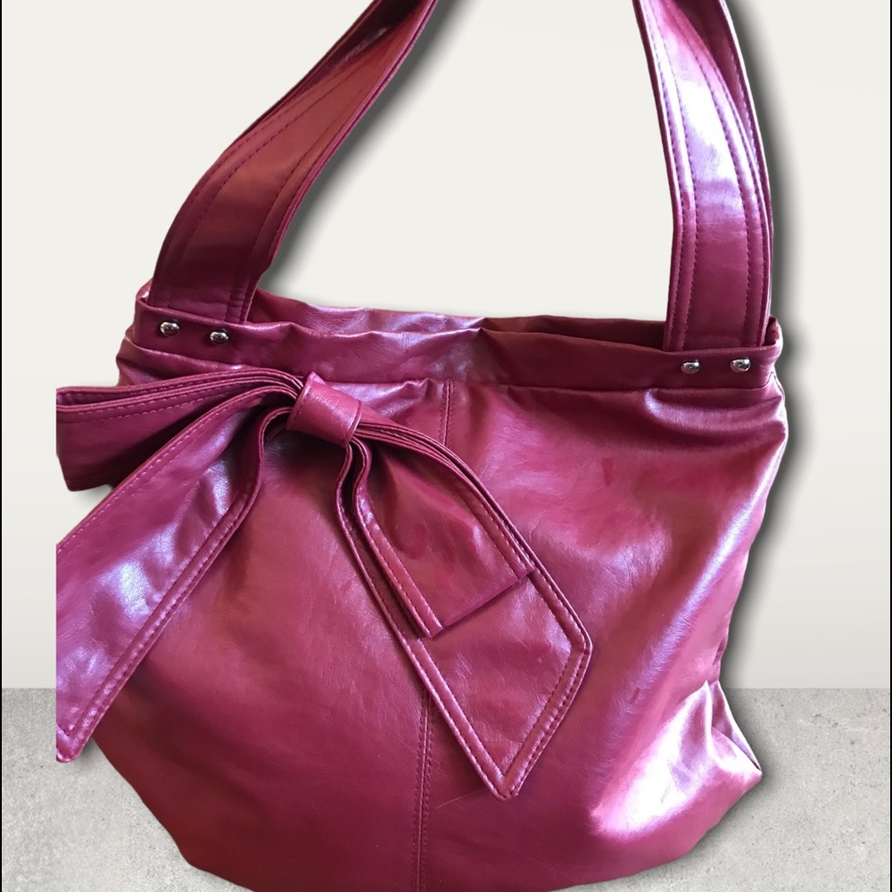 Shoulder bag with bow